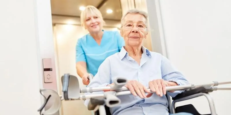 cach-xu-ly-benh-tai-bien-o-nguoi-gia