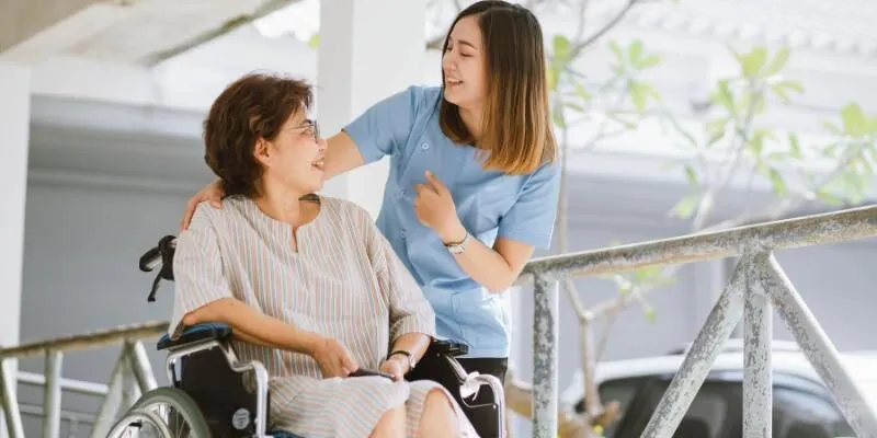 cham-soc-benh-nhan-liet-nua-nguoi