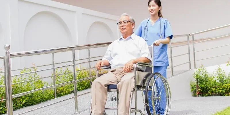 cham-soc-benh-nhan-liet-nua-nguoi