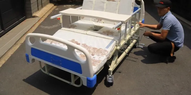 giuong-benh-nhan-da-nang-4-tay-quay-lucass-gb-t41